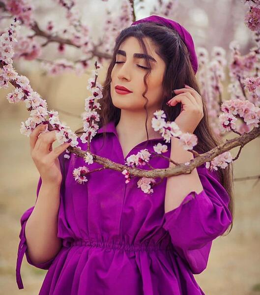 عکس ژست عکاسی دخترانه بهاری