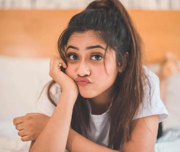عکس ژست عکاسی گنگ دخترانه