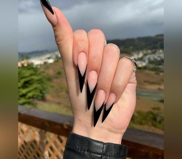 ژست عکس ناخن دست