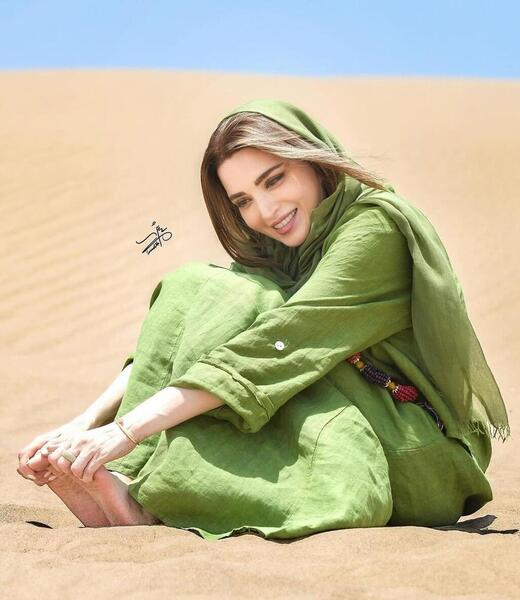 ژست عکس هنری در کویر