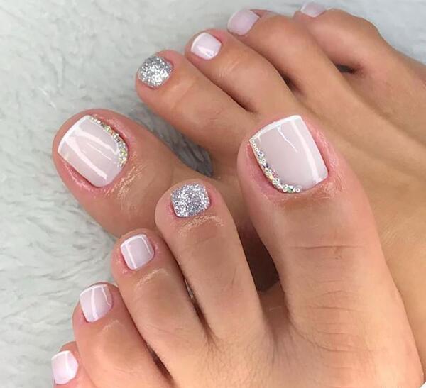 ژست عکس ناخن پا