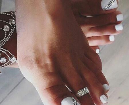 ژست عکس ناخن پا