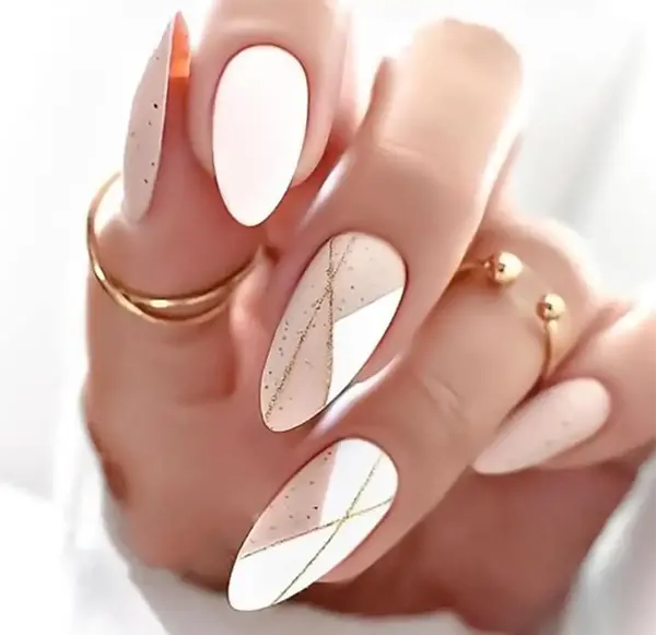 ژست عکس ناخن با لاک