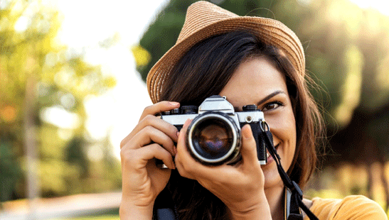 ژست عکس با دوربین قدیمی
