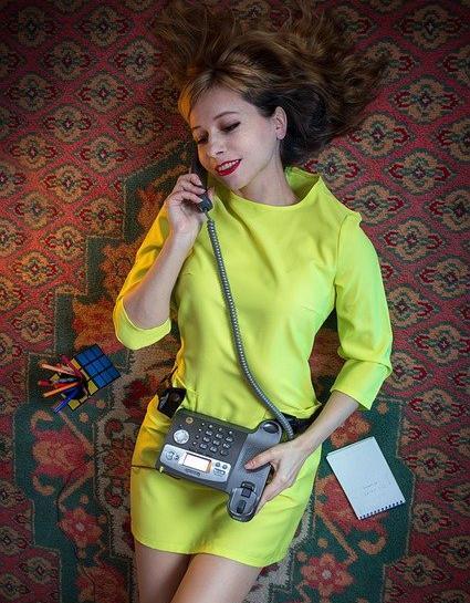 ژست عکس با در قدیمی
