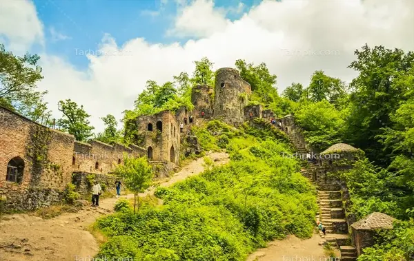 ژست عکس در قلعه رودخان