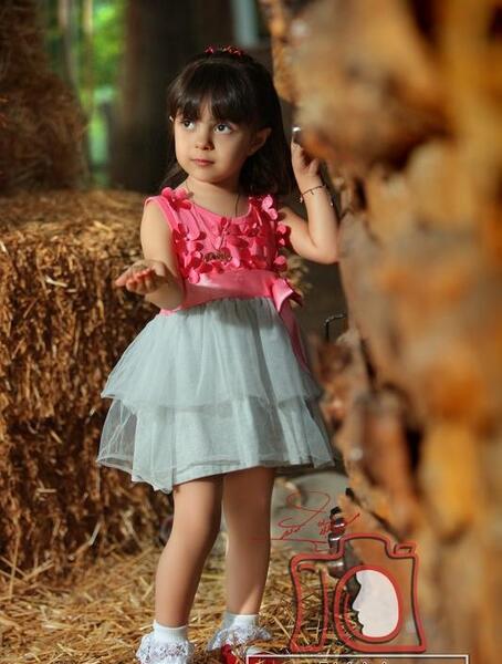 ژست عکس فضای باز کودک