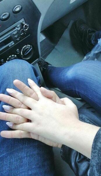 ژست عکس عاشقانه در ماشین