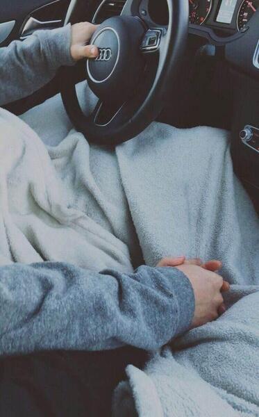 ژست عکس عاشقانه در ماشین