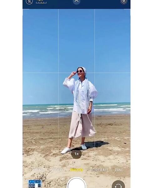ژست عکس کنار دریا شمال