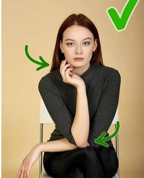 ژست عکس گرفتن رو صندلی