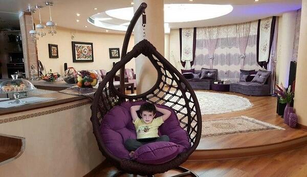 ژست عکس روی تاب ریلکسی