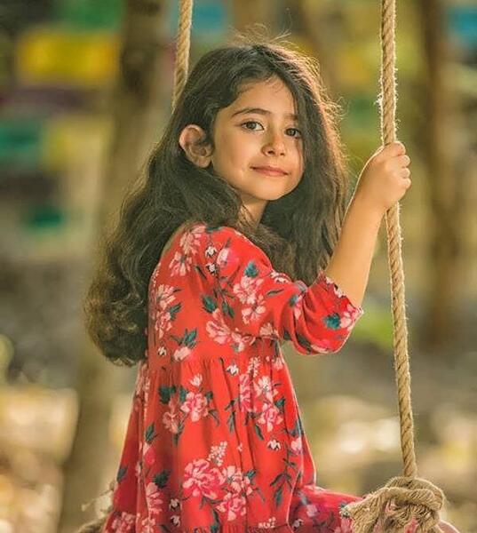 ژست عکس روی تاب ریلکسی