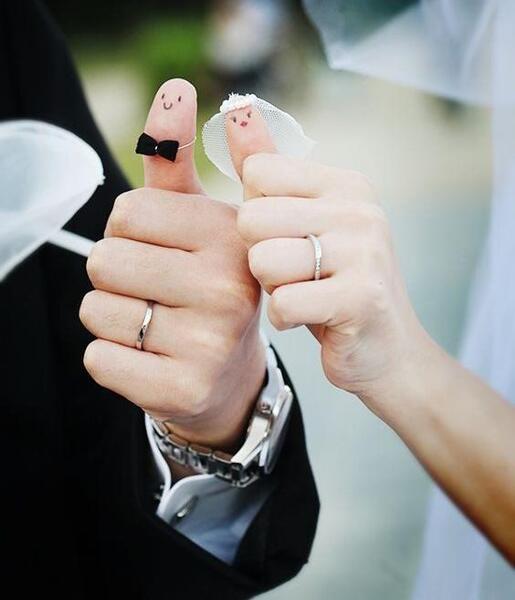 ژست عکس دست با حلقه