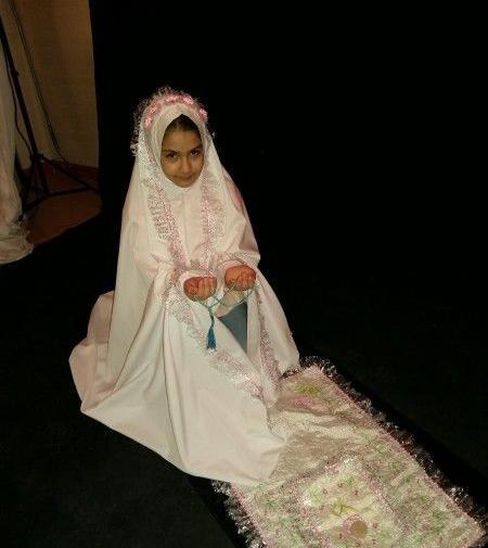ژست عکس جشن تکلیف دخترانه