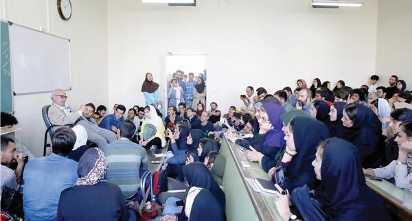 عکس کلاس دانشگاه خالی