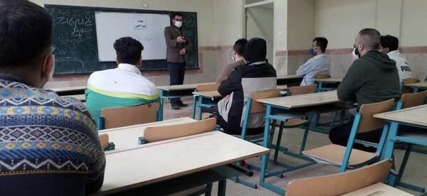 عکس از کلاس دانشگاه