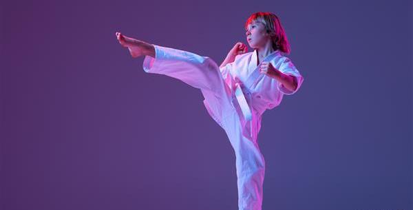 عکس کلاس تکواندو دخترانه