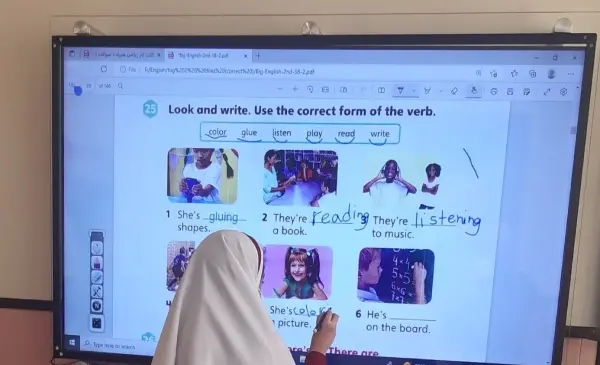 عکس تخت هوشمند مدرسه