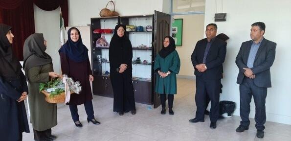 عکس مدرسه دخترانه معلم