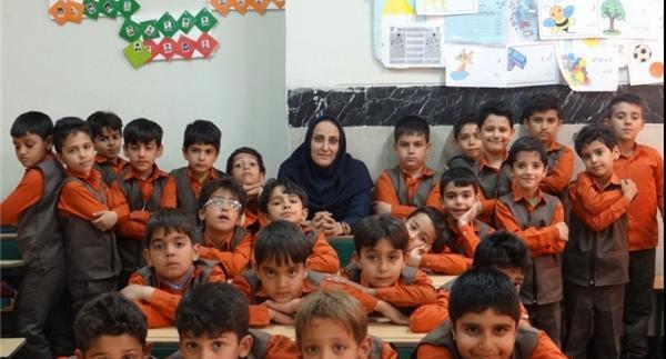 عکس مدرسه با دانش آموزان