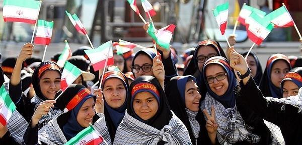 عکس مدرسه با دانش آموزان