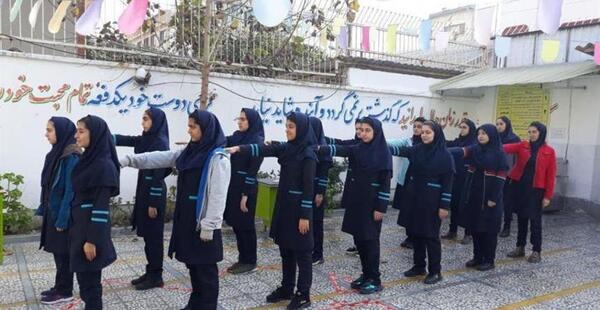 عکس دختران مدرسه راهنمایی