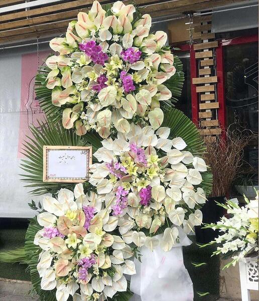 عکس تاج گل روی قبر