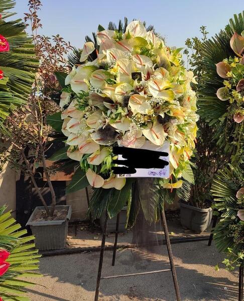 عکس تاج گل روی قبر