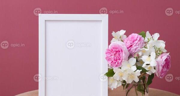 عکس پس زمینه سفید صورتی