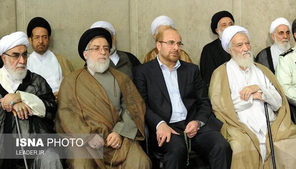 عکس خامنه ایی با وافور