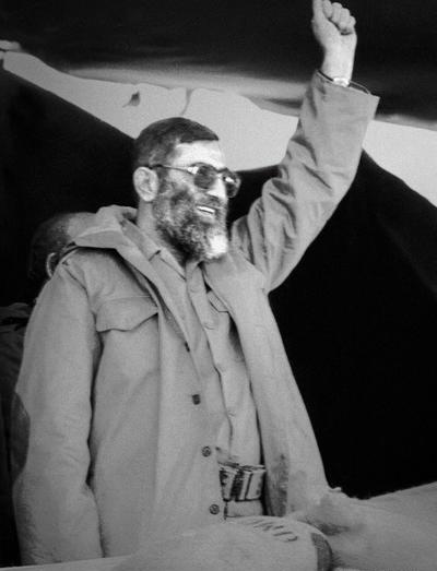 عکس خامنه ایی با وافور