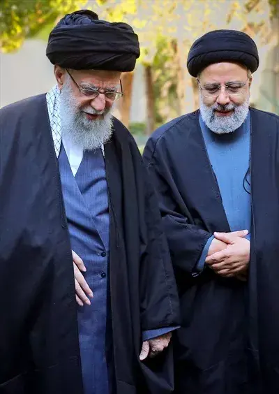 عکس خامنه ایی با وافور