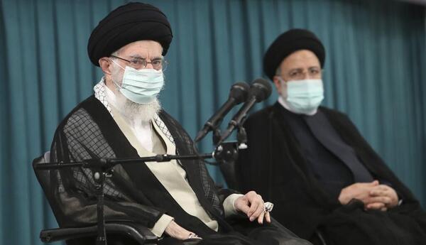 عکس خامنه ایی با وافور