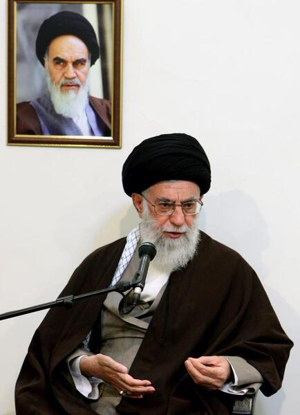عکس زیبای آقای خامنه ای