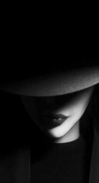 عکس بک گراند سیاه سفید دخترانه