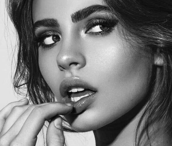 عکس ایده نقاشی چهره سیاه قلم