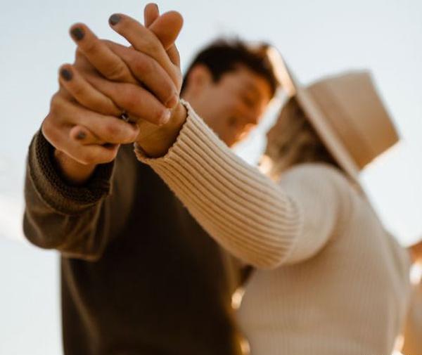 عکس پروفایل دست دونفره طبیعی