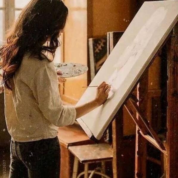 عکس ایده عکاسی با تابلو نقاشی