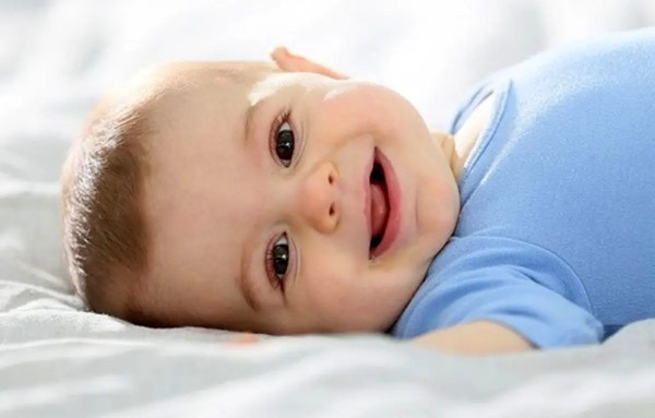 ایده عکس برای واکسن دو ماهگی