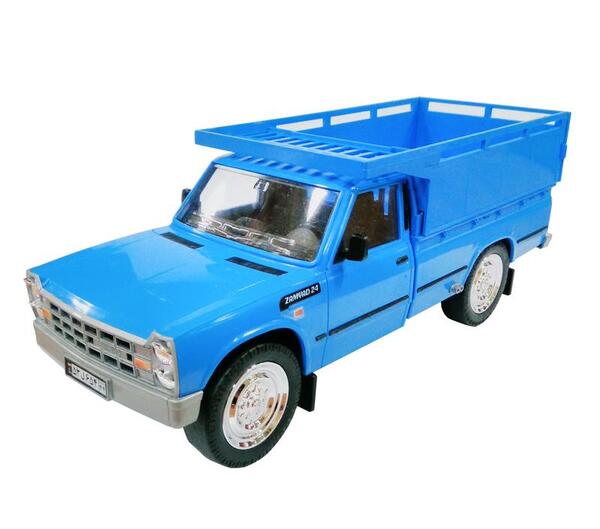 عکس ماشین آبی بچه گانه