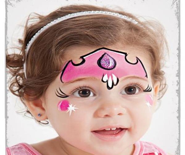 عکس نقاشی روی صورت پروانه