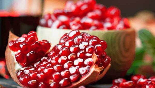 ایده عکس یلدایی با انار