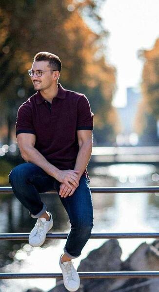 ایده عکس روی صندلی پارک