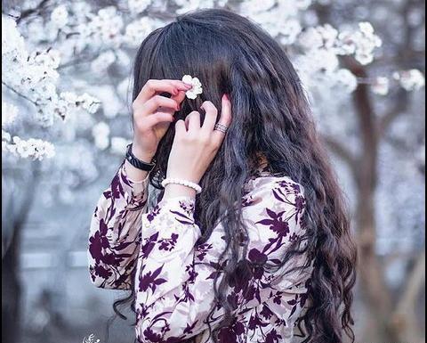عکس پروفایل دختر نشسته