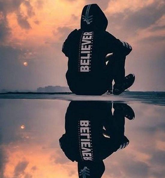 عکس پروفایل پسرانه نشسته