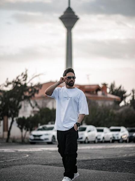 عکس ایستاده مردانه