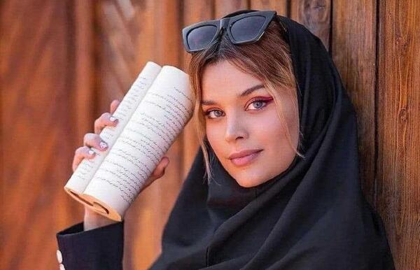 عکس فیک ایستاده دختر