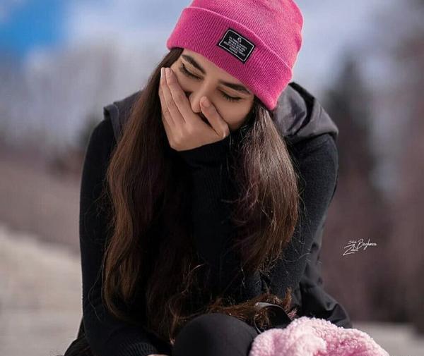 عکس فیک ایستاده دختر