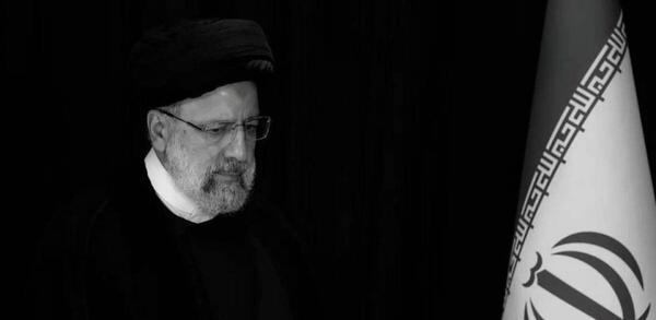 عکس ایستاده شهید رئیسی